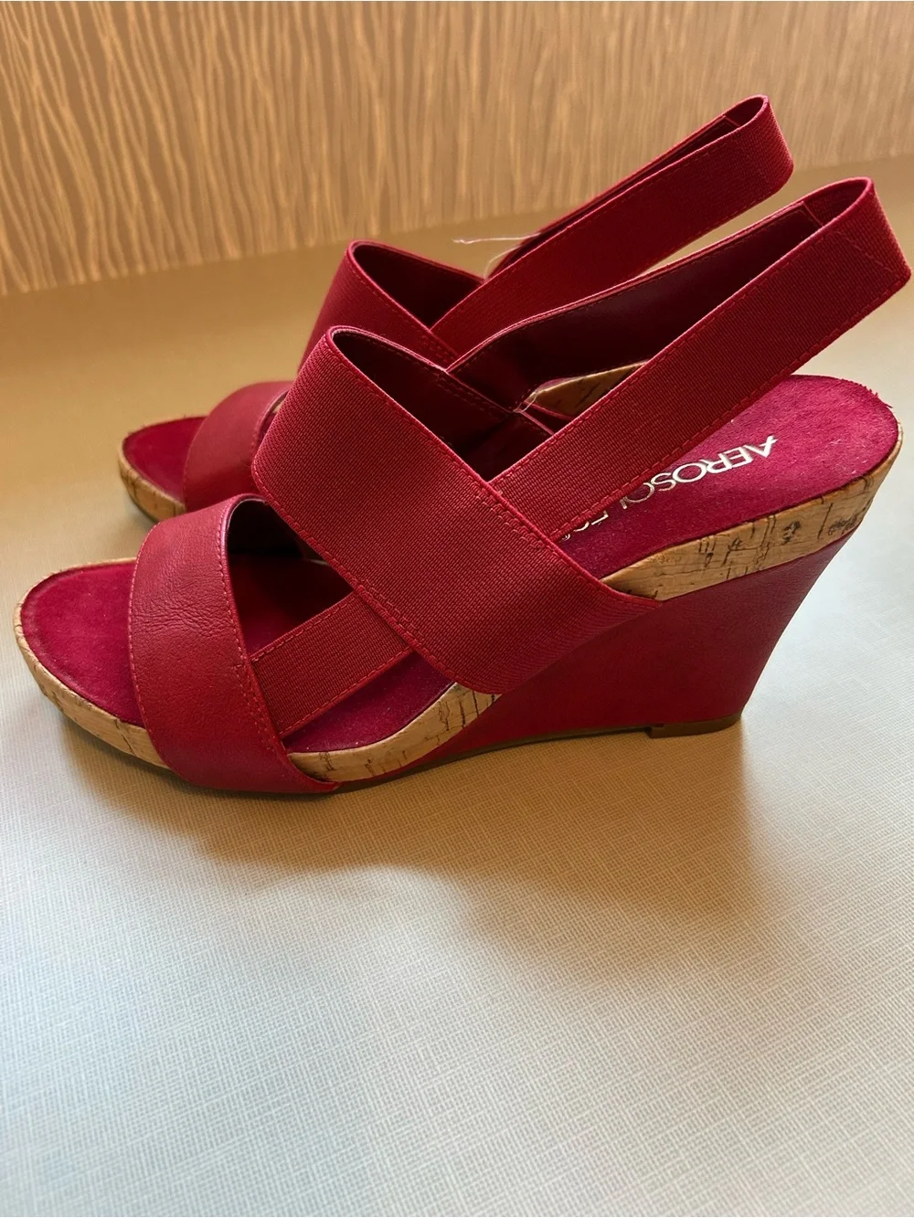 AEROSOLES vibrant red